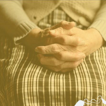 Intimidade com Deus: pessoa orando