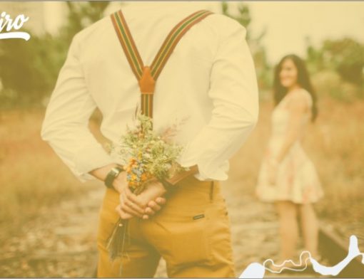 Cinco Linguagens do Amor: homem surpreendendo mulher com flores